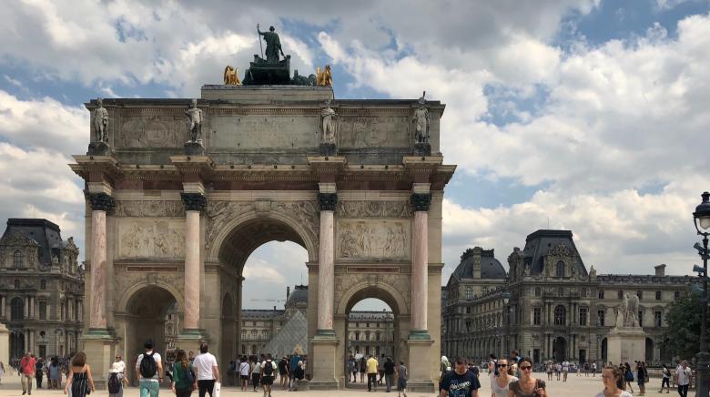 A One Day Guide to the Louvre Museum 